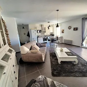 Appartement Sur La Sorgue, 2 Pièces., LʼIsle-sur-la-Sorgue